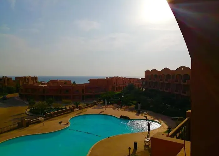 Chalet شالية على البحر والبسين بالعين السخنة بقرية امباير ريزورت