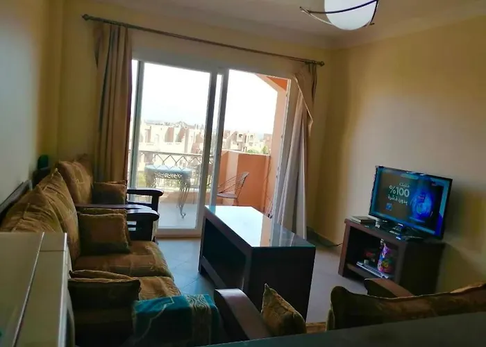Chalet شالية على البحر والبسين بالعين السخنة بقرية امباير ريزورت Ain Sukhna