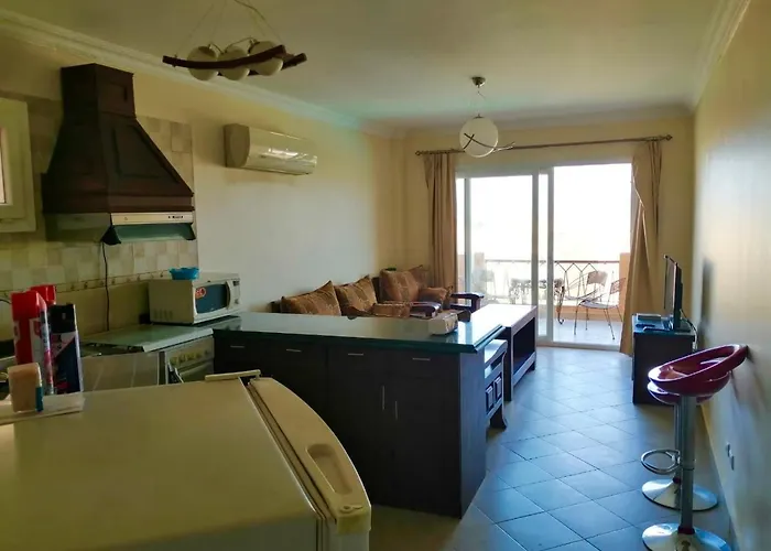 Chalet شالية على البحر والبسين بالعين السخنة بقرية امباير ريزورت Ain Sukhna