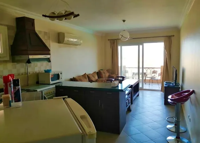 شالية على البحر والبسين بالعين السخنة بقرية امباير ريزورت * Ain Sukhna