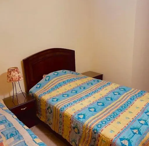 شالية على البحر والبسين بالعين السخنة بقرية امباير ريزورت Chalet