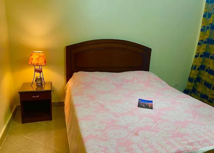 شالية على البحر والبسين بالعين السخنة بقرية امباير ريزورت Chalet Ain Sukhna